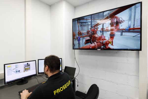 Security Compliance Monitoring A Prosegur security agent monitoring compliance issues via camera