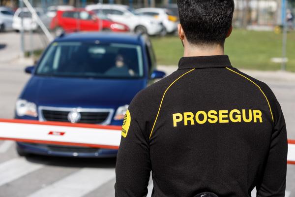 Prosegur Industrial Access Control A Prosegur security officer stopping a car at an access point